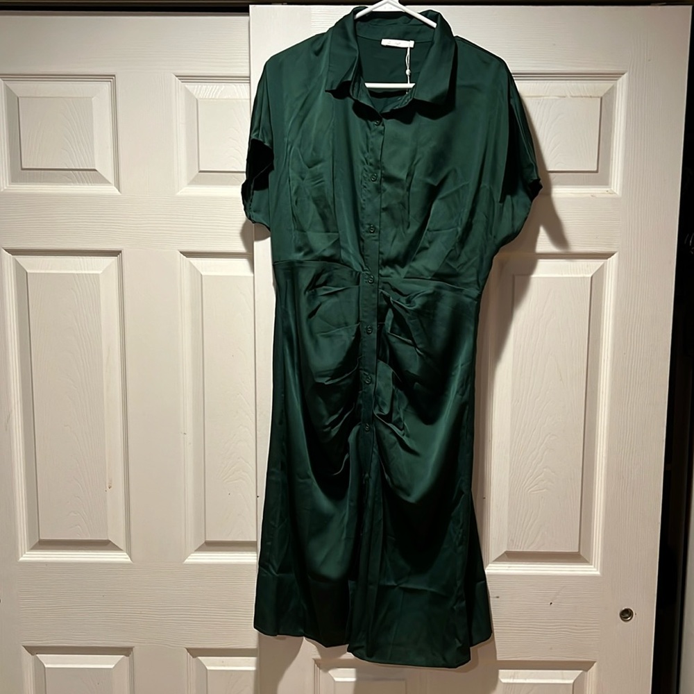 New Cupshe silk like material green dress with front rushing. Never worn.